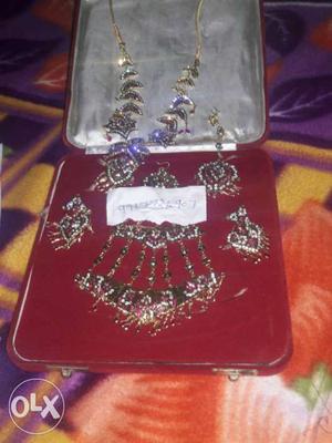Gold-colored Jewelry Set With Box