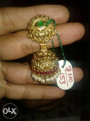 Gold-colored Jhumka Earring