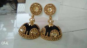 New - No one used - Gold-colored And Black Jhumka Earrings