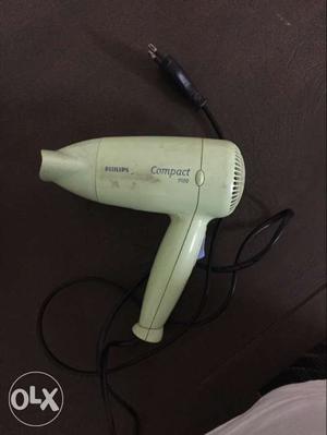 Philips Compact w used hair dryer in working