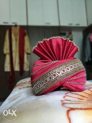 Sherwani with turban and khes. Size: 38, Brand: Manyawar