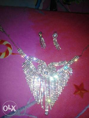 Silver-colored Collar Necklace And Earrings Set