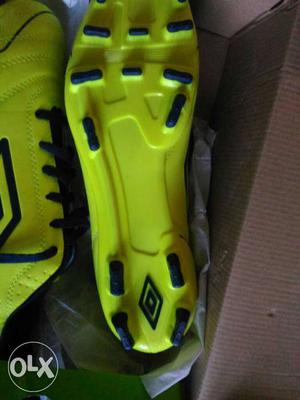 Size 10..Umbro football boots.. brand new. unused with box