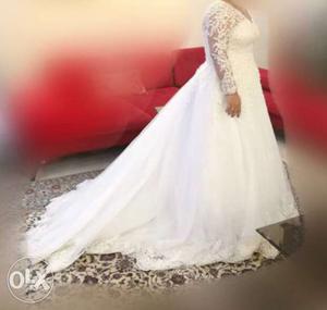 White long tail foreign stich wedding dress.