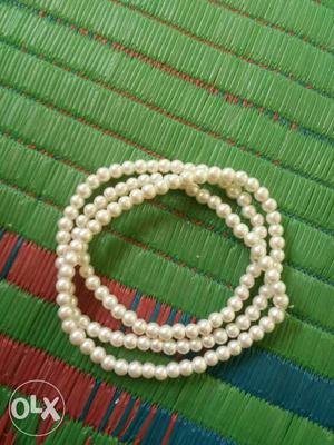 White necklace. Perfect for gf. Can be worn as