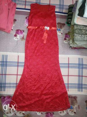 Women's Red Sleeveless Crew-neck Maxi Dress