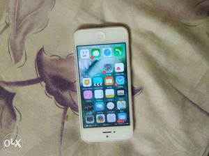 Apple iPhone 5 (64gb) In white color,with all