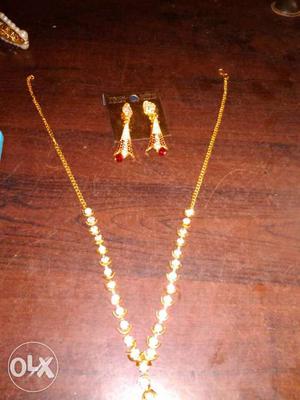 Gold-colored Necklace With Pendant And Earrings