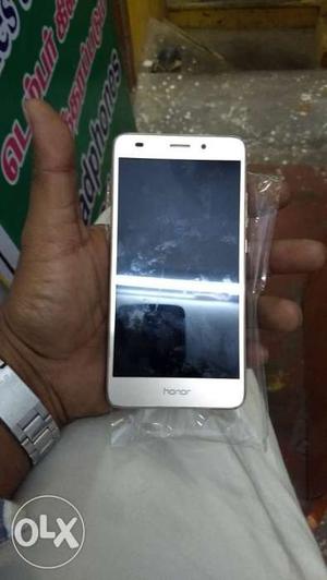 Honor 5c 4g mobile only gud condition pakka