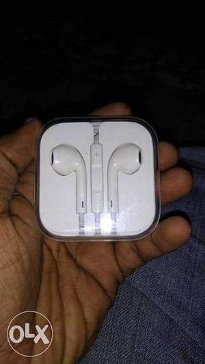 I phone earphones good effect good condition