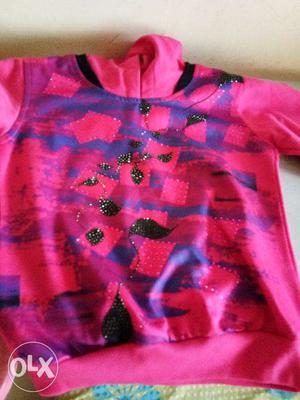 Kids sweat shirt in dark pink shade.