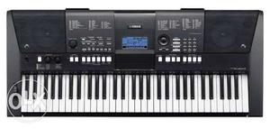 Black Electronic Keyboard yamaha e423 on urgent sale