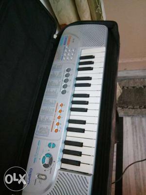Gray And White Electronic Piano Keyboard