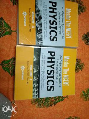 Set of 2 volumes of physics