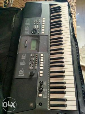 Yamaha PSR E keys electronic keyboard /