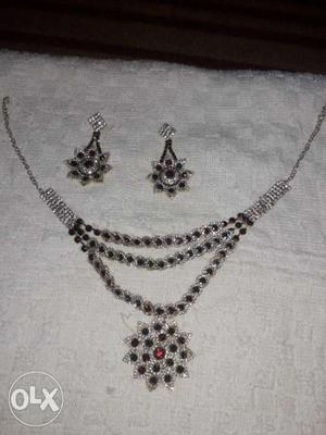 2-piece Silver-colored And Black Gemstone Jewelry Set