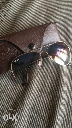 Black Ray-Ban Aviator With Brown Leather Case
