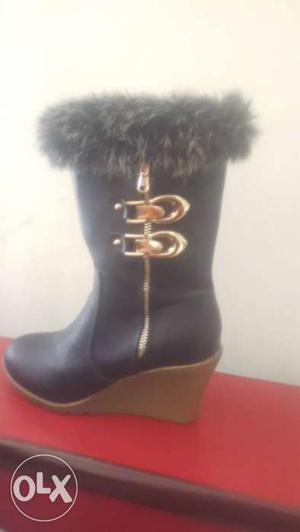Black ladies boot..size 38..2 month old in very