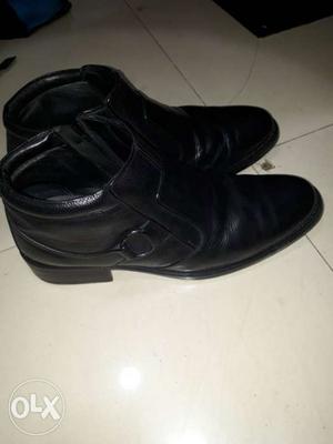Black leather shoes in excellent shwroom