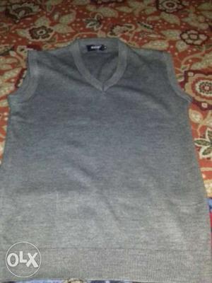 Fresh grey colour half sweater 10 days old hurry