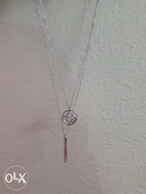 Silver-colored Necklace With Round Floral Pendant