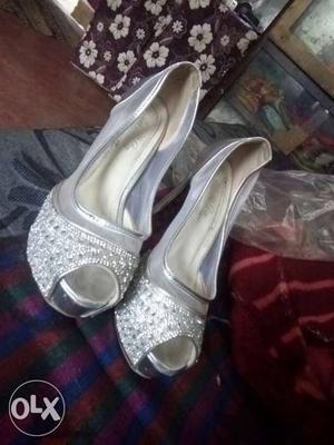 Silver-colored Peep-toe Platform Heeled Sandals