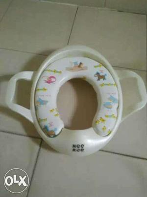 Toilet seat for ur kid with cushion.