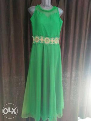 Women's Green Scoop Neck Sleeveless Pleated Dress