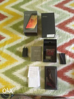 Nexus 4 in mint condition with cover, charger and