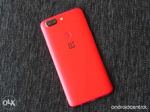 One plus 5t lava red. Only 5days used