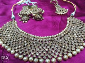 Golden Necklace with Earrings and Mang Teeka