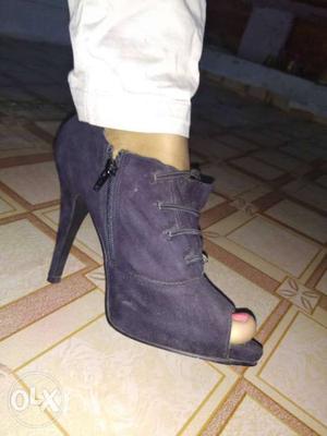 High heeled shoes size 40 (used only two times)