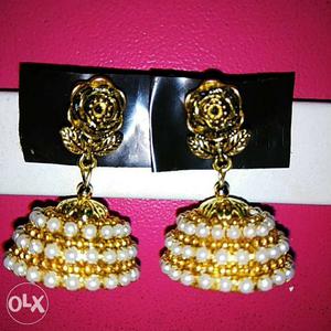 Pair Of Women's White-and-gold Beaded Jhumkas Earrings
