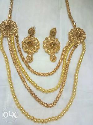 Women's Gold-colored Necklace With Pair Of Earrings