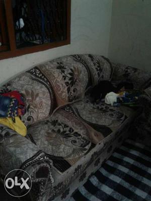 5 siter sofa with cover sell for urgent