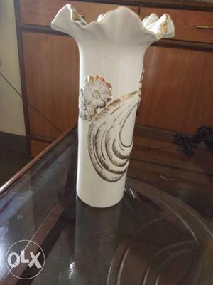 White And Brown Floral Print Scallop-edge Vase