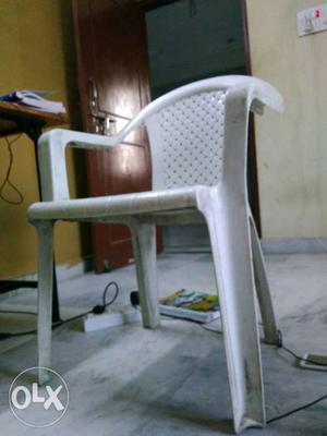 White chair, very good in condition, urgent sell