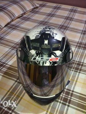 Black And White L52 Full-face Helmet