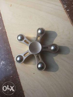 Fidget Spinner 5 leaf metalic body