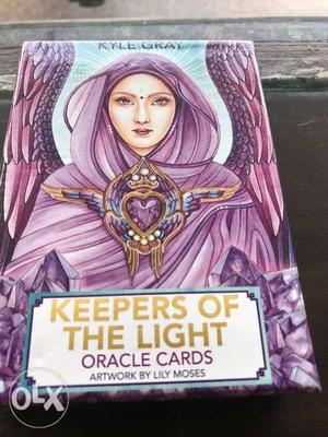 Oracle cards in their good condition.