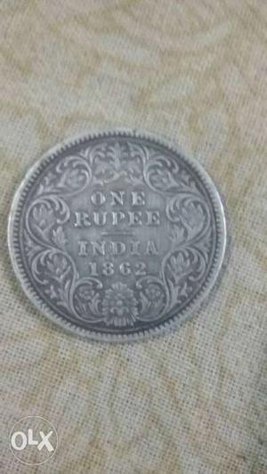  Silver-colored 1 India Rupee Coin