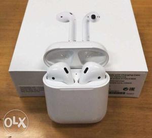 Apple AirPods With Charging Case