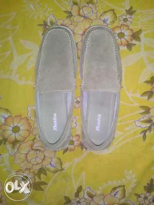 Bata 9 number khaki loafers in good condition.