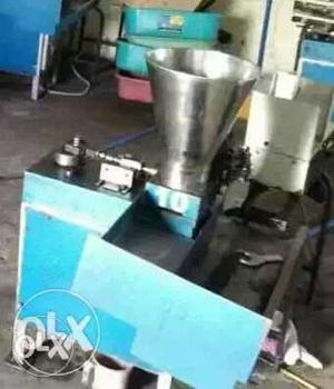 Blue And Gray Meat Grinder Machine
