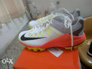 I Want to sell nike cricket shoes UK8
