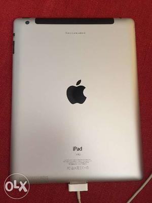 IPAD 3 with 32 gb, in very good condition. Cover included in