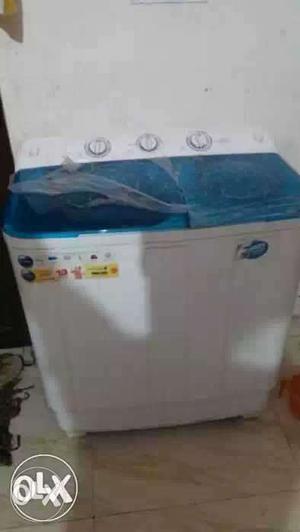 Lloyd 6.5 kg semi automatic washing machine wid 4 years