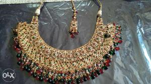 Necklace with mangh tika in good condition.