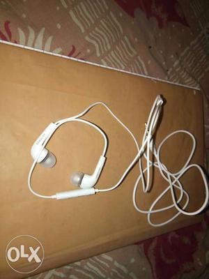 New and unused earphone please purchase it fast