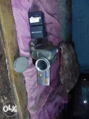 Panasonic3ccd video camcorder 3 battris one